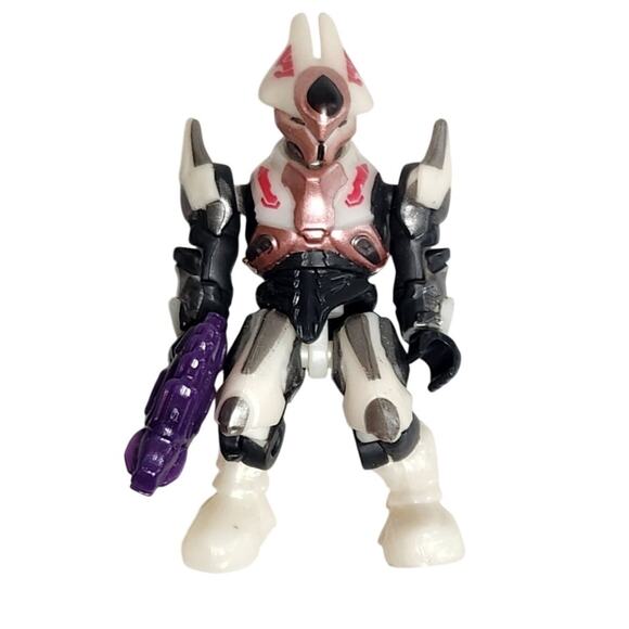 Halo Mega Construx Covenant Elite Ultra 2.5" Figure With Weapon Pre-owned - Picture 1 of 4
